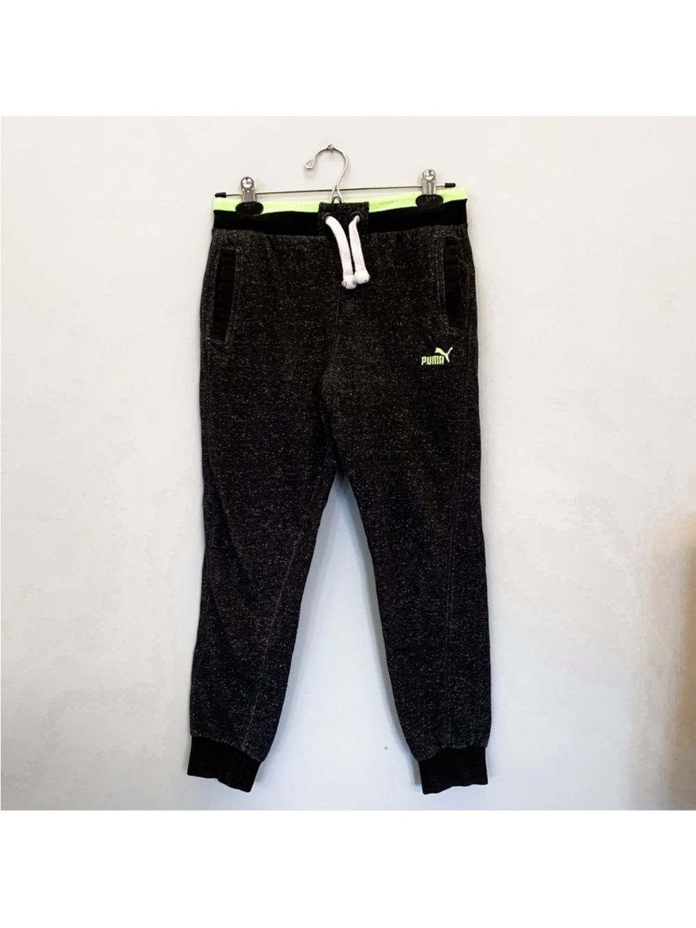 Puma • Joggers
